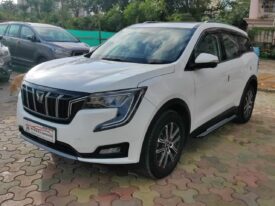 Mahindra XUV700 AX7 D 7 STR