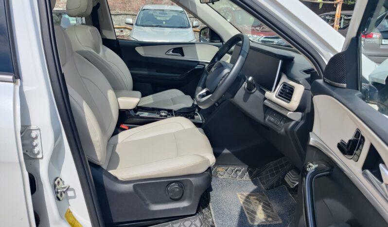 Mahindra XUV700 AX7 L P 7 STR full