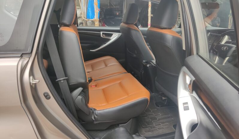 Toyota Innova Crysta 2.4 G 8STR full