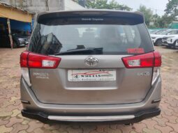 Toyota Innova Crysta 2.4 G 8STR full