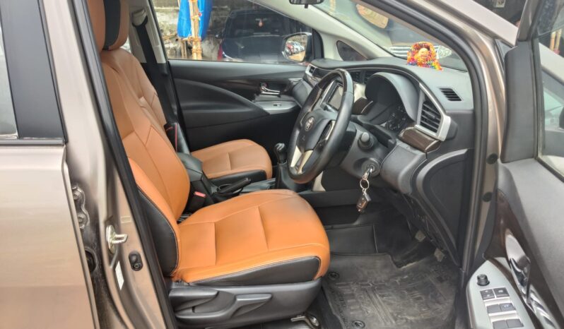 Toyota Innova Crysta 2.4 G 8STR full