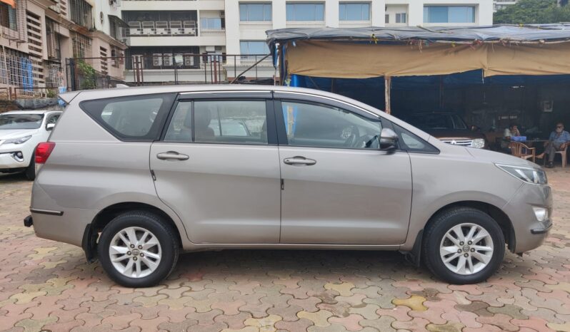 Toyota Innova Crysta 2.4 G 8STR full