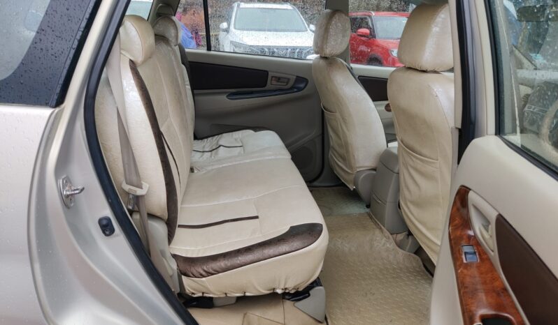 Toyota Innova 2.5 G 8STR full