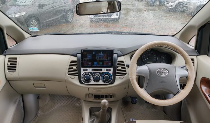 Toyota Innova 2.5 G 8STR full