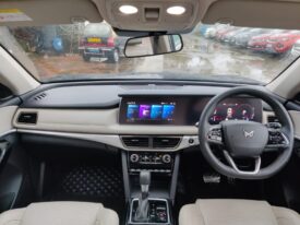 Mahindra XUV700 AX7 D 7 STR