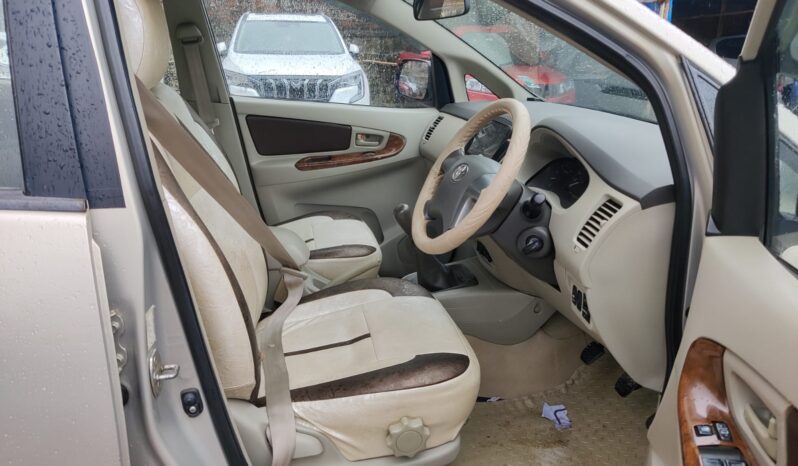 Toyota Innova 2.5 G 8STR full