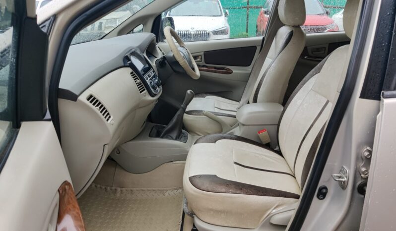 Toyota Innova 2.5 G 8STR full