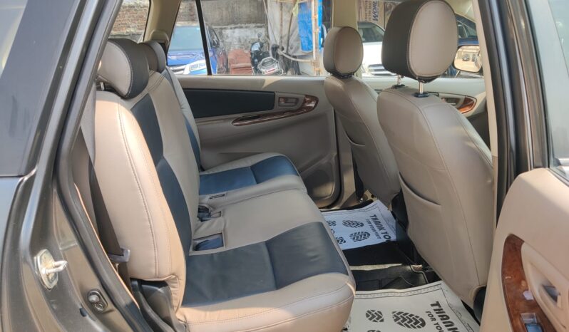 Toyota Innova 2.5 G 8STR full