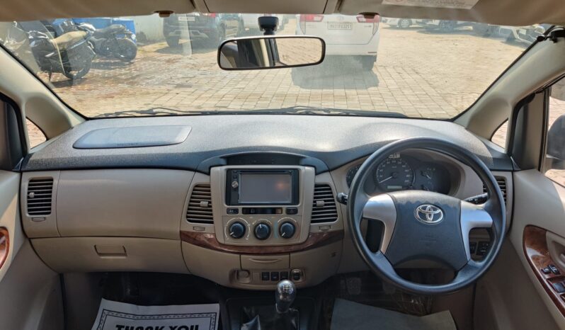 Toyota Innova 2.5 G 8STR full