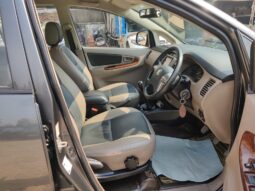 Toyota Innova 2.5 G 8STR full