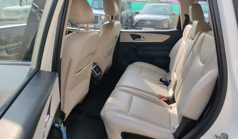 Mahindra XUV700 AX7 L D 7 STR AWD full