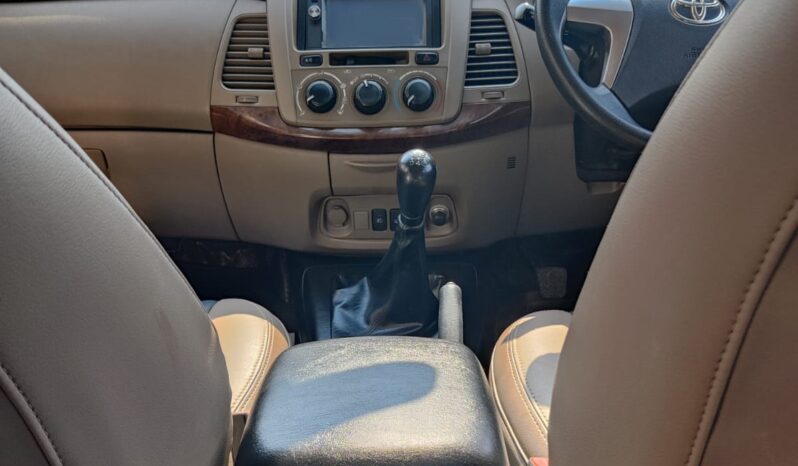 Toyota Innova 2.5 G 8STR full