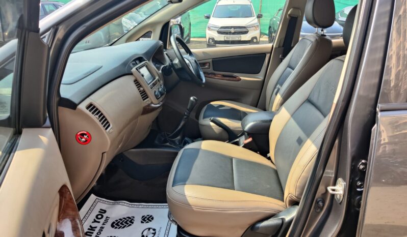 Toyota Innova 2.5 G 8STR full