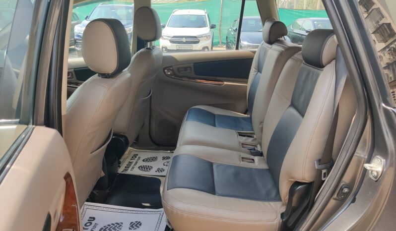 Toyota Innova 2.5 G 8STR full