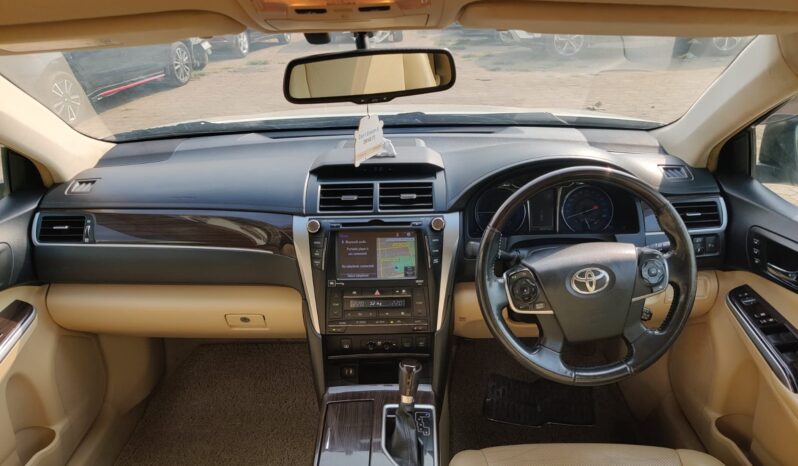 Toyota Camry 2.5 Hybrid full